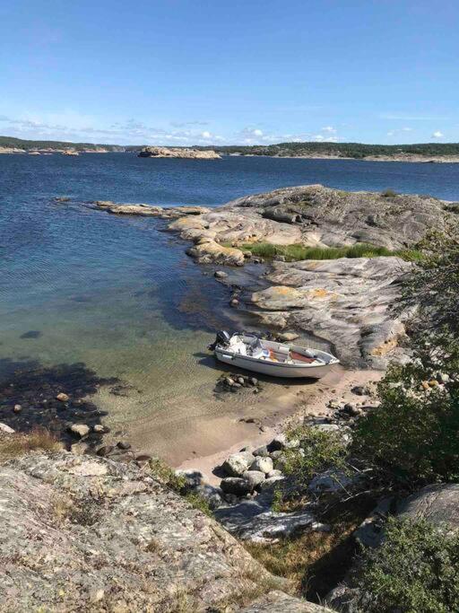 Ny Laegenhet Pa Markplan Med Havsutsikt Stromstad Exterior photo